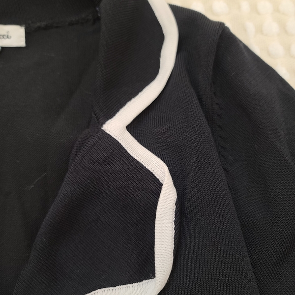 Black and white button up blazer - Picture 3 of 6